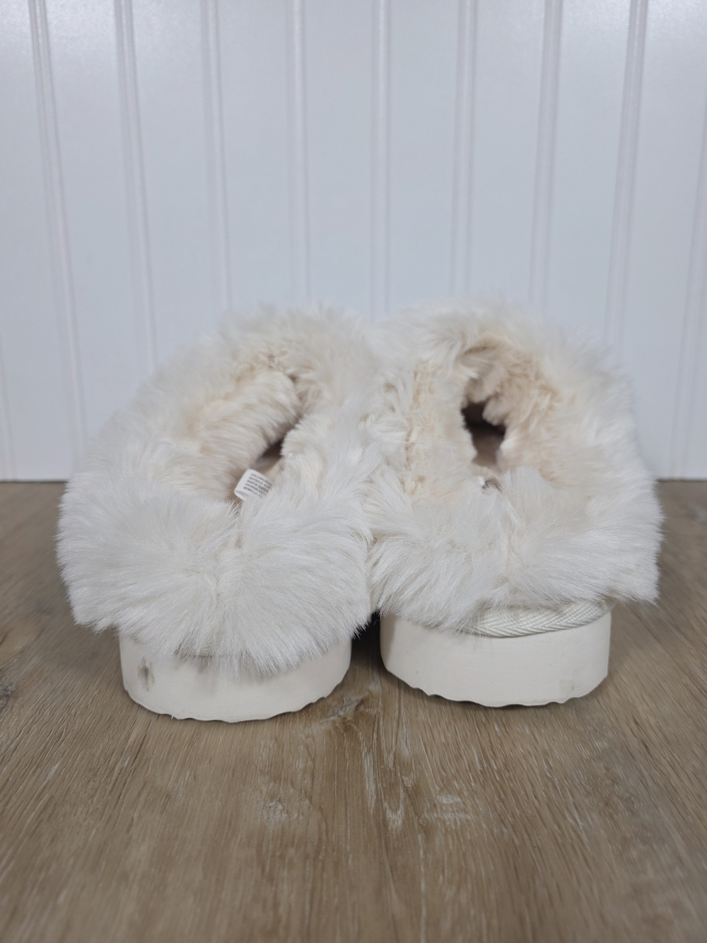 🆕️American Eagle / Snoopy  Slippers - Picture 6 of 9